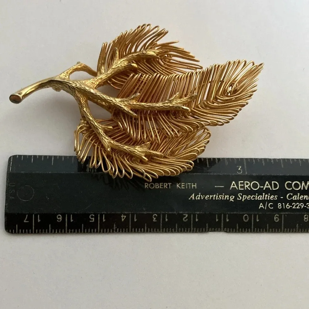 Vintage Castlecliff Gold Tone Branch Wire Brooch Pin